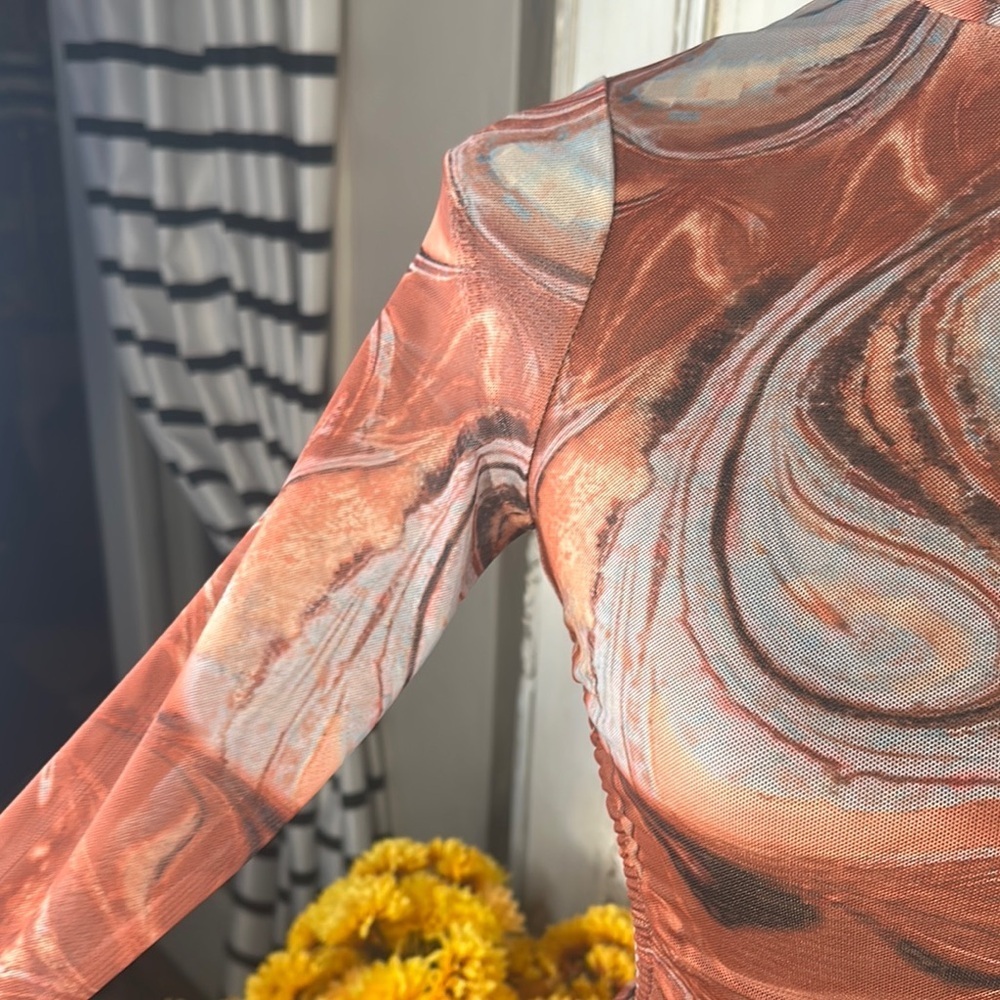 Blanc Swirl Pattern Long Sleeve Open Back Mesh Oc… - image 4